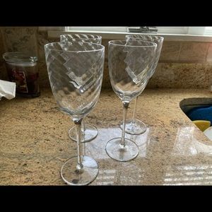Set of 4 wine glasses